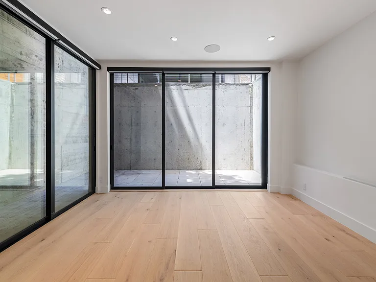 660 Carolina St — Photo 32