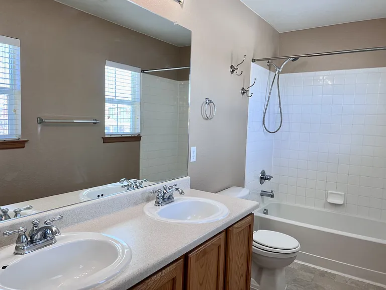 1121 S Richfield St — Photo 17