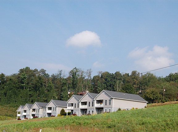 2nd image of 148 Amberwood Ln Unit 6