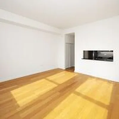 Rented by The Moinian Group | media 2