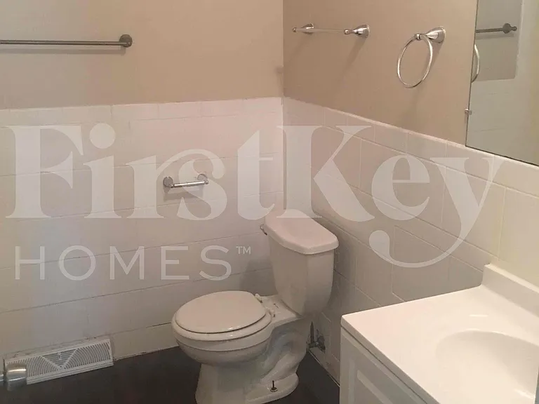 410 S Villa Ave — Photo 13