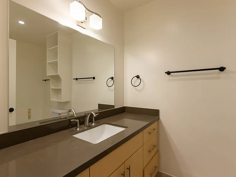 1539 N Laurel Ave #103 — Photo 32