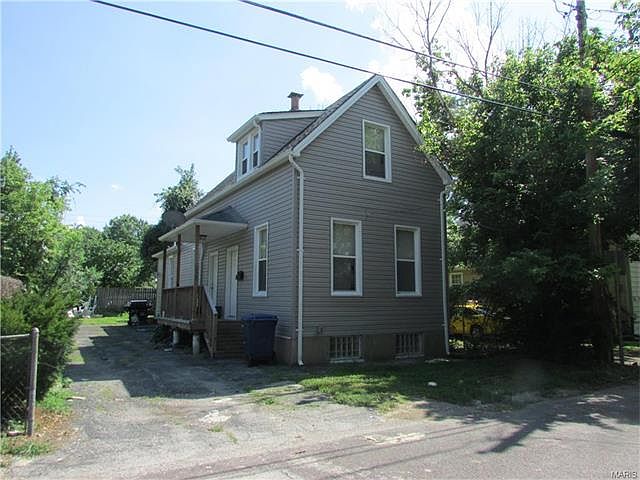 1st image of 121 Weiss Ave