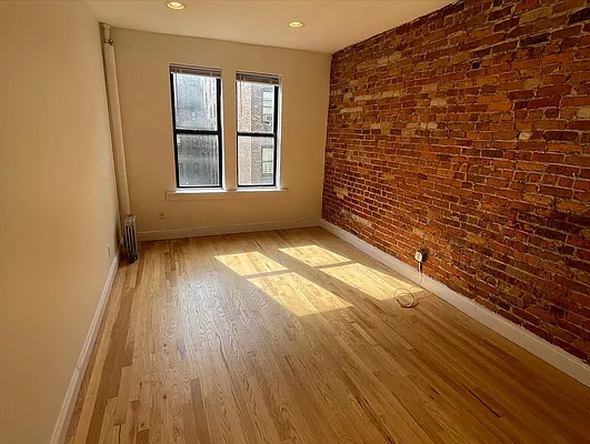 Rented by PMG Real Estate  | media 10