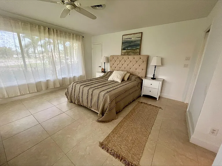 556 SE 15th Ave — Photo 30
