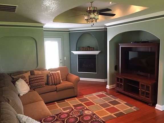 4th image of 702 Maxine Dr