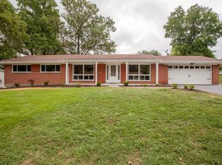 864 Charlesgate Dr, Saint Louis, MO 63132