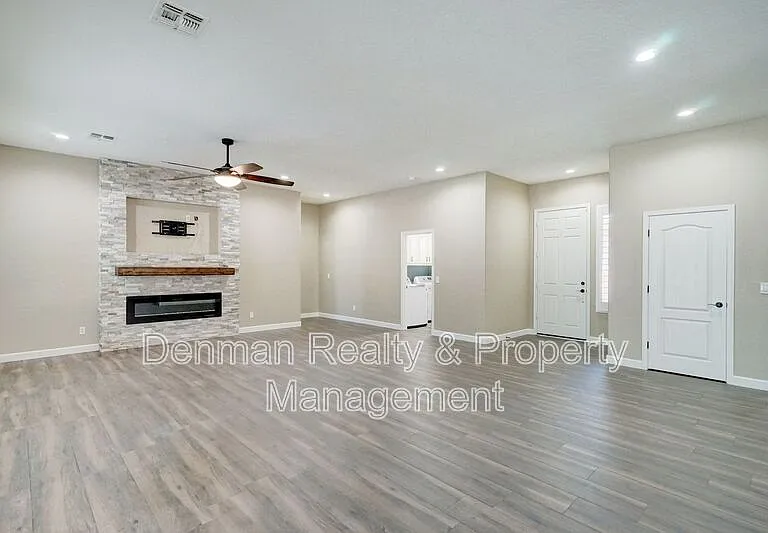 1357 N Drexel — Photo 12