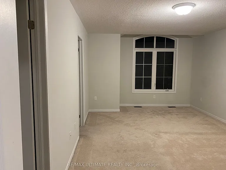 41 Kirby Ave — Photo 3