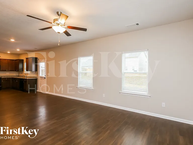 811 Walnut Creek Cir — Photo 8