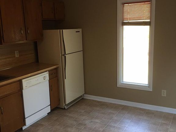 3rd image of 450 Allen Dr APT 2