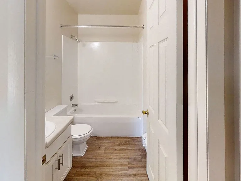 Wood Creek Apartments — Photo 81