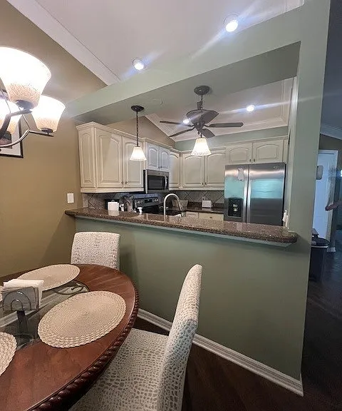 Country Club Dr — Photo 4