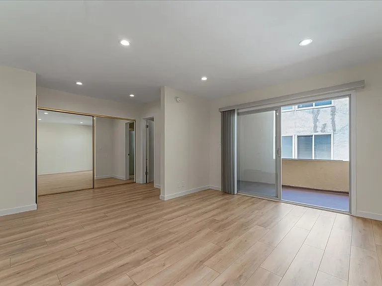 17424 Burbank Blvd #205 — Photo 14