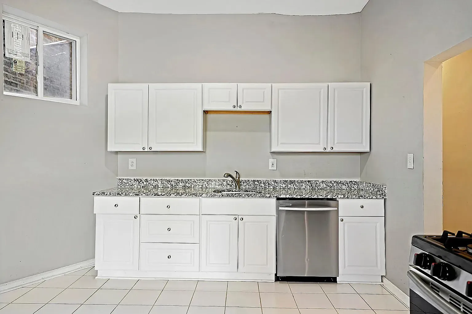 2 bed, 1.0 bath, 750 sqft, $1,900 — Photo 3
