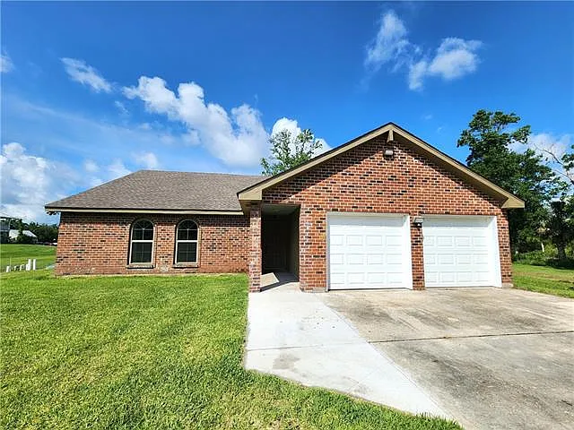 3 bed, 2.0 bath, 2218 sqft, $2,700 — Photo 1