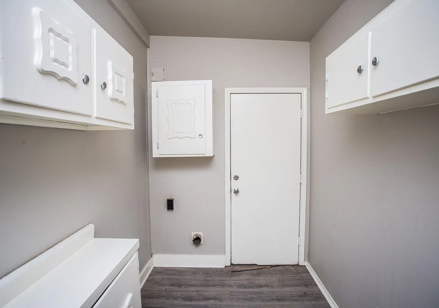 Spacious 4 Bed 2 Bath with Big Backyard — Photo 2