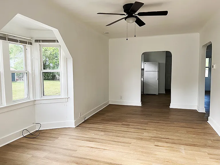 46 W Evelyn Ave — Photo 2