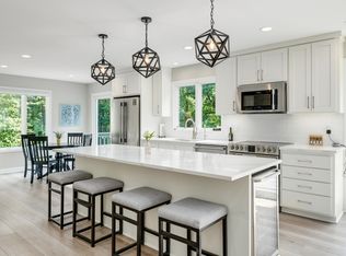 15 Eagle Ridge Rd, North Oaks, MN 55127