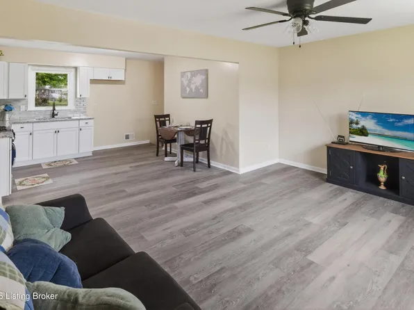 11214 Deering Rd, Louisville, KY 40272