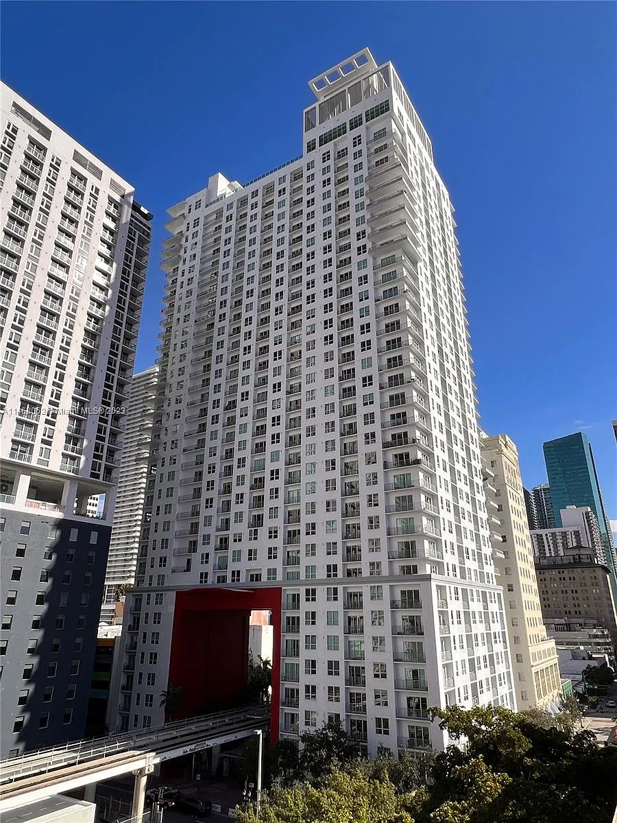 Building Photo - 109 NE 2nd Ave #17