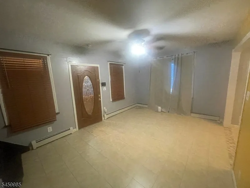 1 bed, 1.0 bath, $1,200 — Photo 2