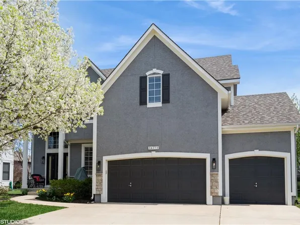 16171 S Laurelwood St, Olathe, KS 66062