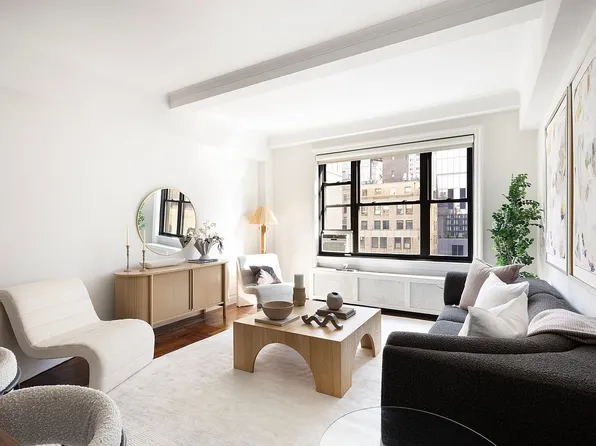 128 Central Park S #15D, New York, NY 10019