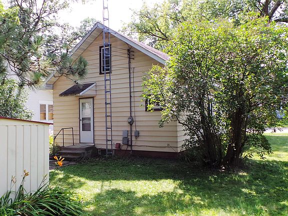 4th image of 928 8th Ave N