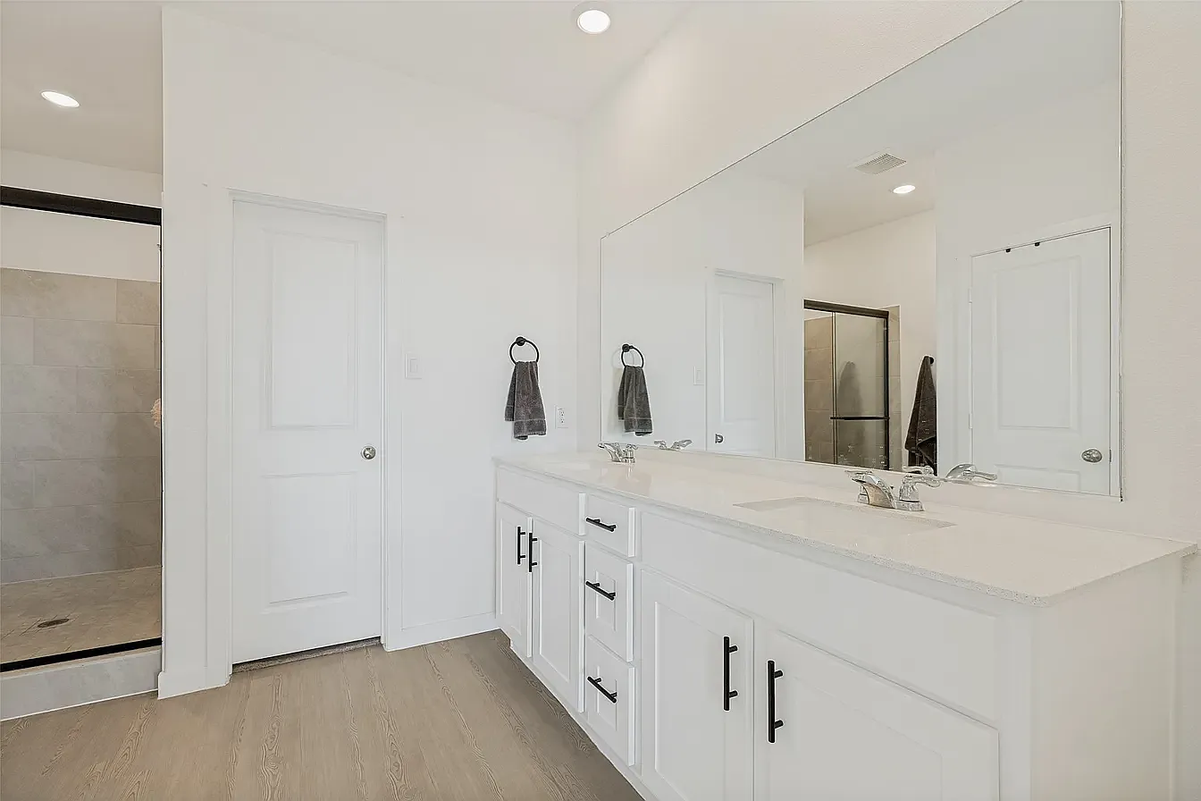3 bed, 1973 sqft, $2,500 — Photo 3
