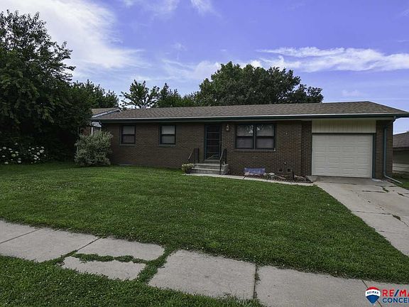 2nd image of 4821 Claire Ave