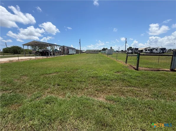 1305 E Toledo Ave, Seadrift, TX 77983
