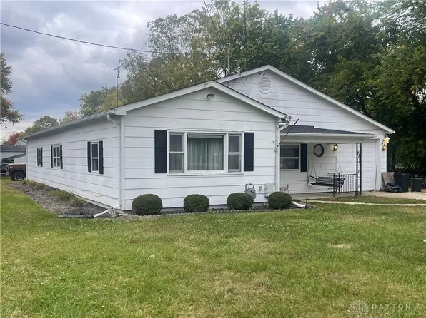 645 Billings Dr, Springfield, OH 45505
