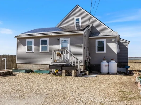 8 Cross Beach Rd, Seabrook, NH 03874