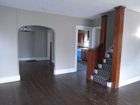 3rd image of 112 Elvin Ave