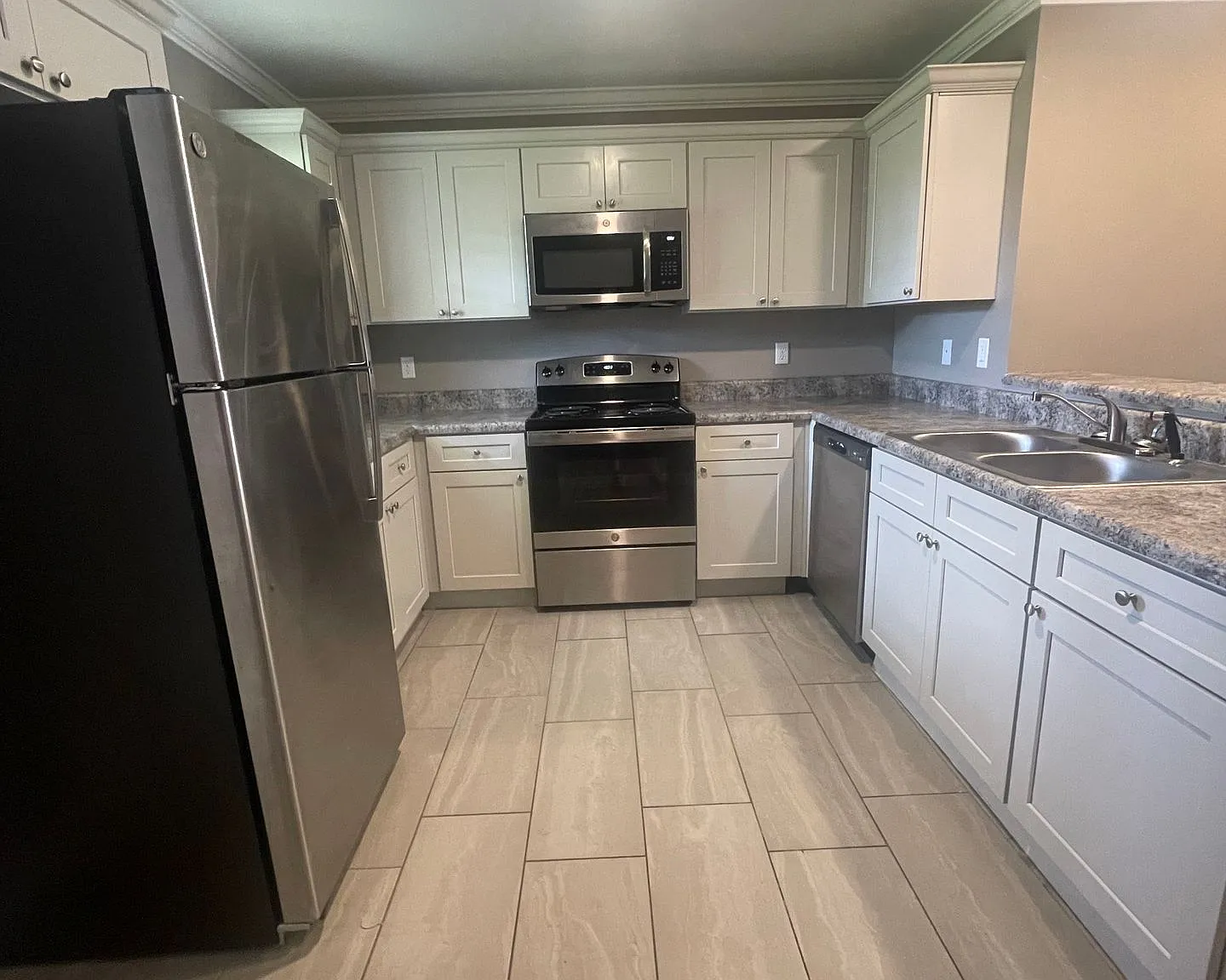 Modern 2-Bedroom Apartment in Rogersville, AL Move-In Ready! — Photo 1