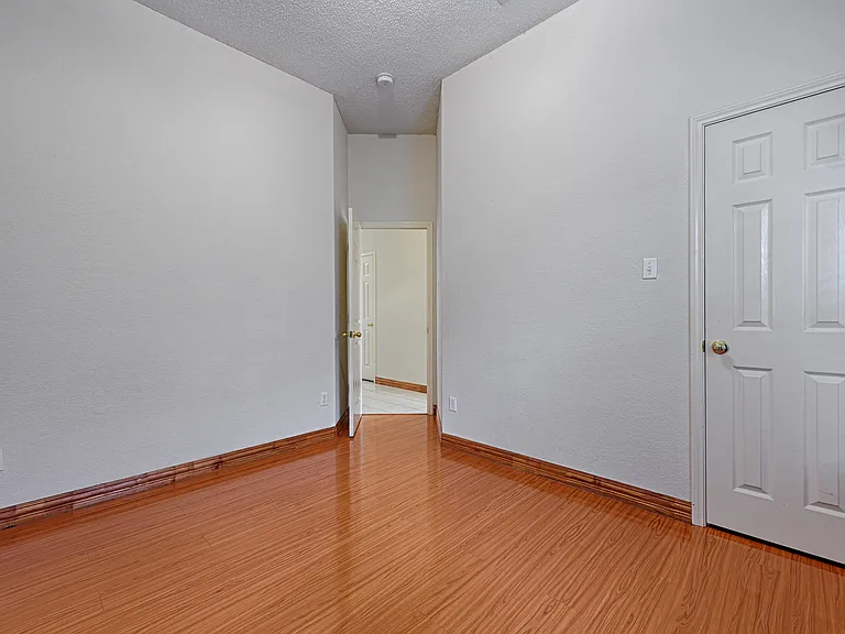 7512 Vineyard Dr — Photo 21