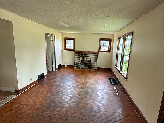 2nd image of 133 Arthur Ave