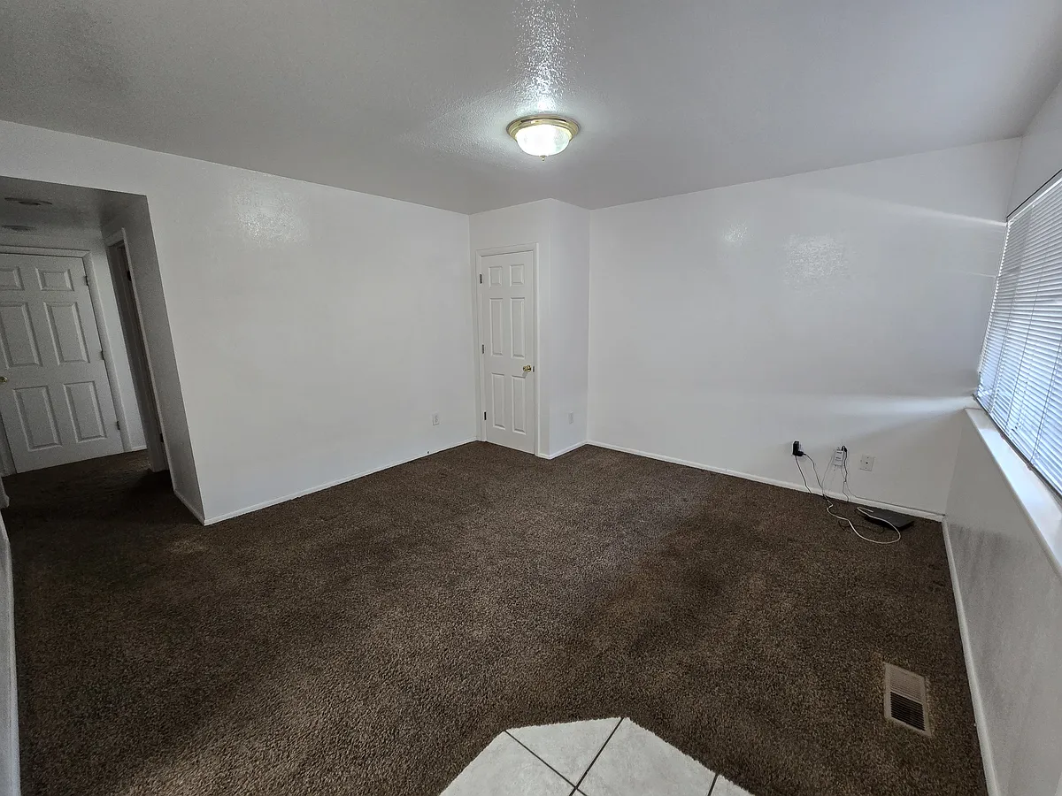 Building Photo - 370 W 400 N #2