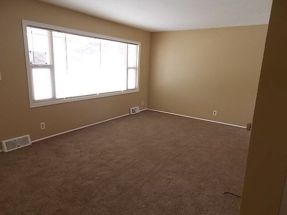 3rd image of 630 Crestview Ave