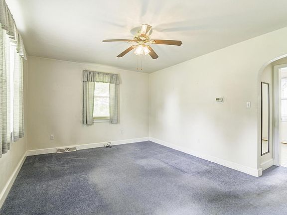 5th image of 1602 Gladstone Ave SE