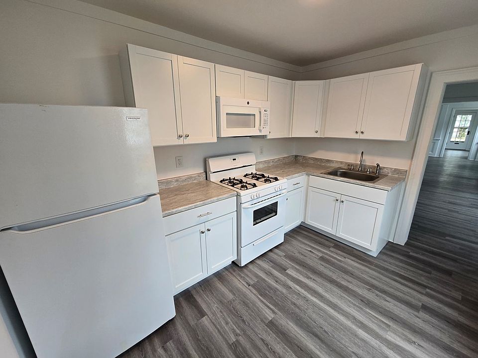 1st image of 30 Lincoln Ave #30