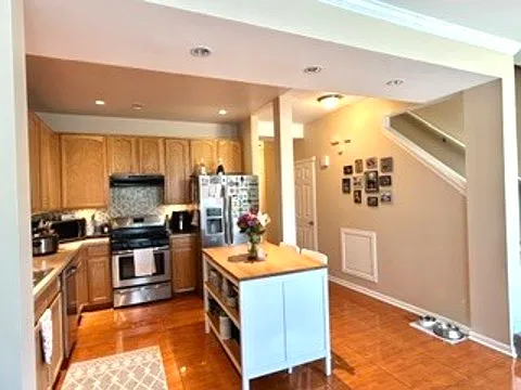 2 bed, 1.5 bath, 1200 sqft, $2,100 — Photo 3