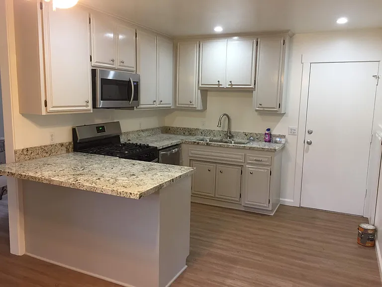 3426 Montrose Ave #A — Photo 6