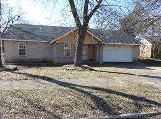 3106 S Walnut Creek Dr, Sand Springs, OK 74063
