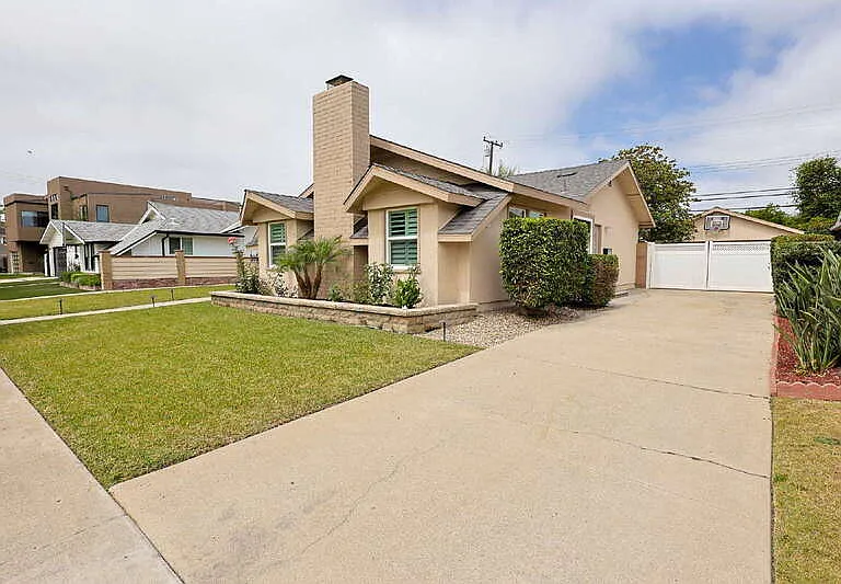 12581 Foster Rd — Photo 2