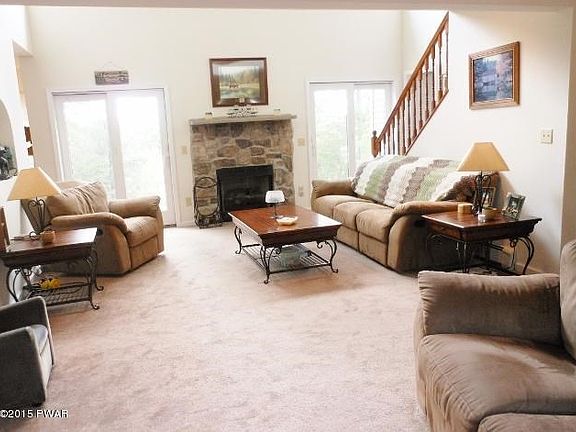 6-Family Room (2)