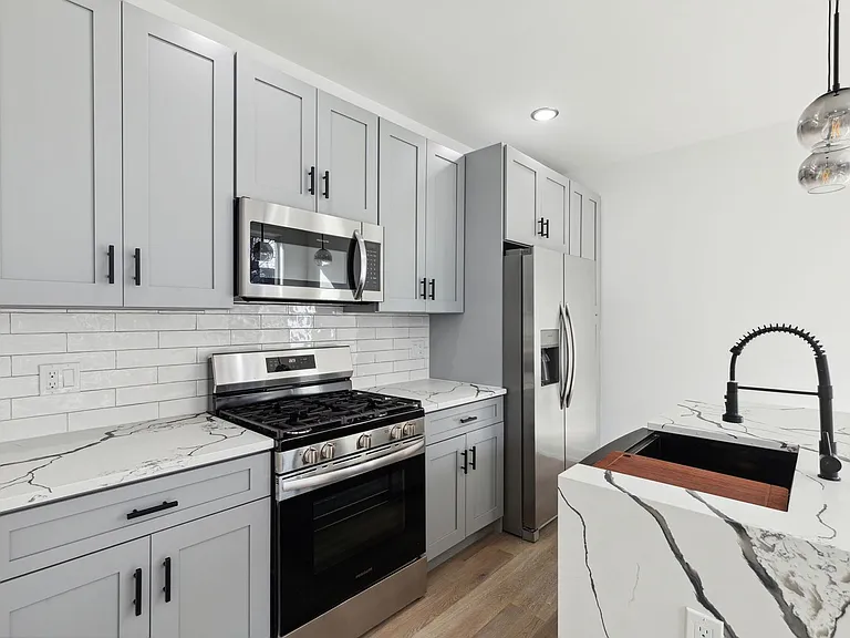 2550 Hope St — Photo 8