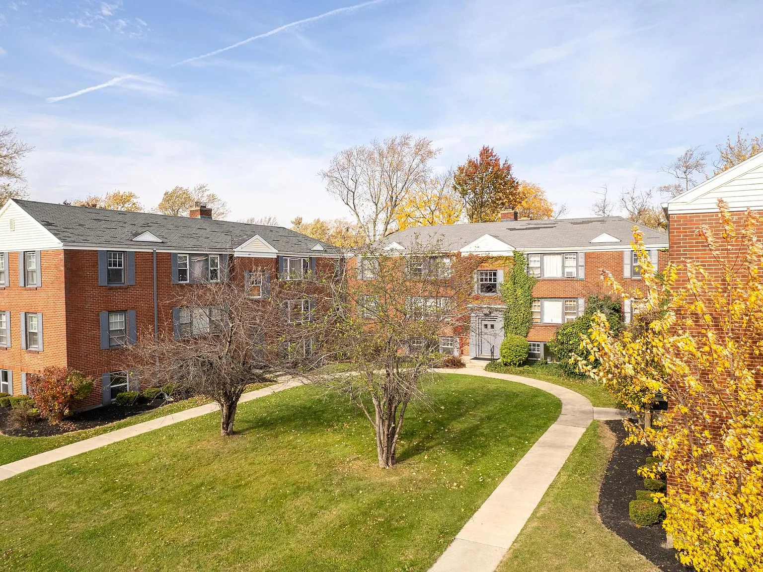 Highland View Apartments — Photo 1