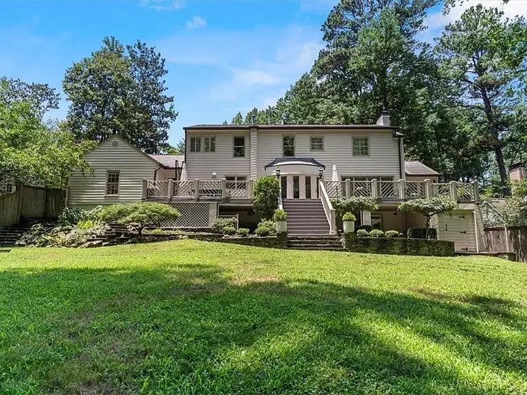 3825 Peachtree Dunwoody Rd NE — Photo 75